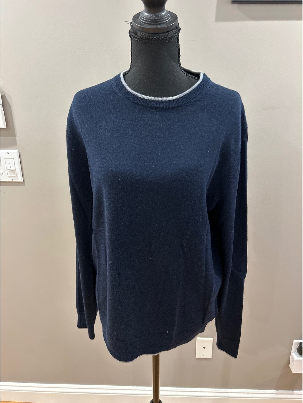 Lachlan British Inspired Navy Blue 100% Merino Wool Crewneck Sweater Size Medium